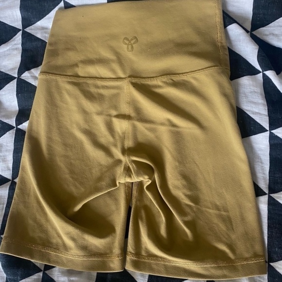 Aritzia TNA Butter Atmosphere Hi-Rise 7" Short - Picture 3 of 6